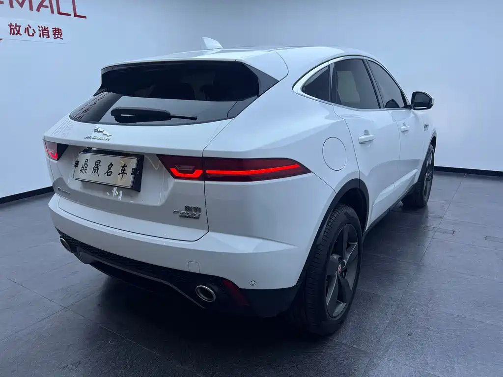 Jaguar E-PACE — миниатюра 4