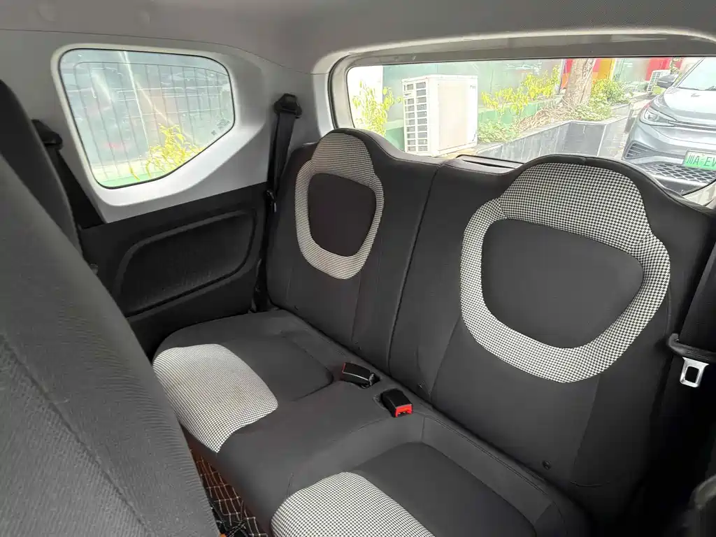 Wuling MINIEV — миниатюра 11