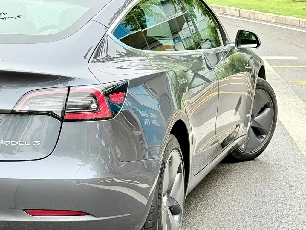 Tesla Model 3 — миниатюра 8