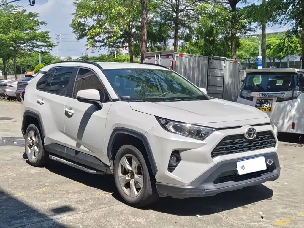 Toyota RAV4 — миниатюра 3