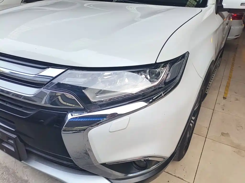 Mitsubishi Outlander — миниатюра 24