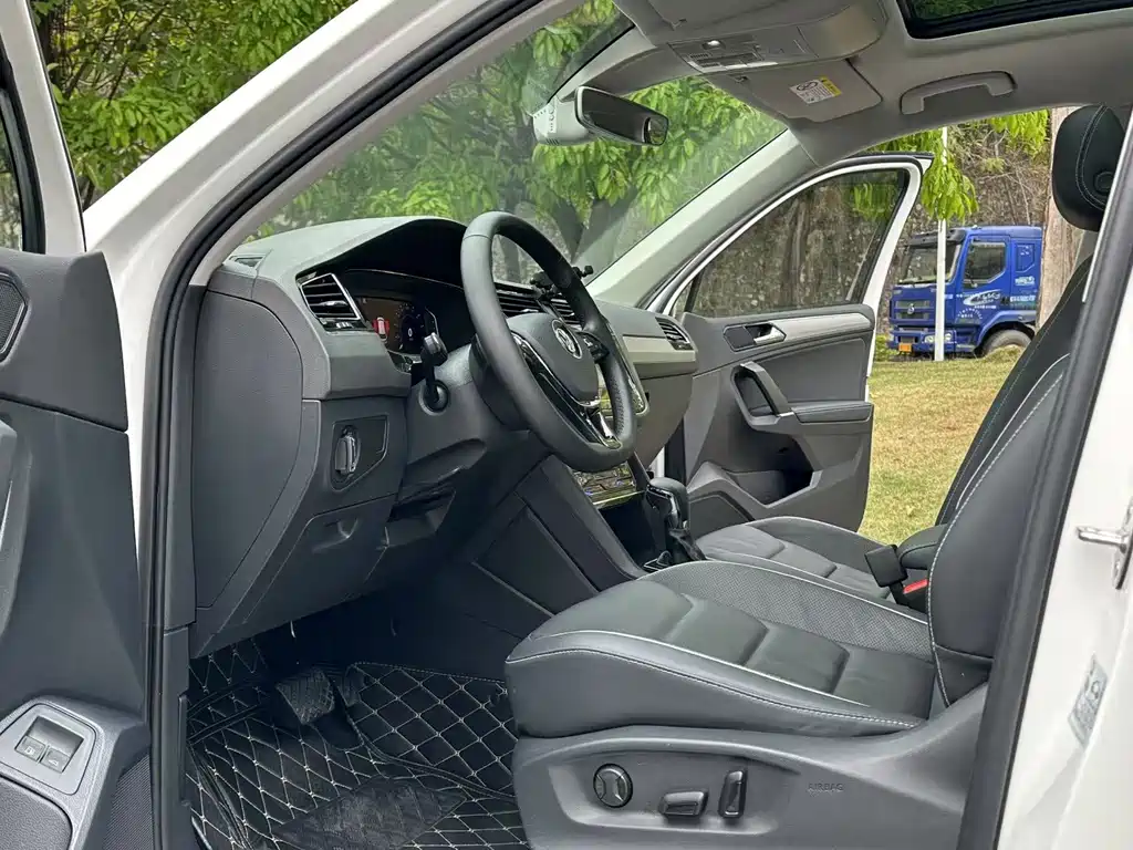 Volkswagen Tiguan L PHEV — миниатюра 6