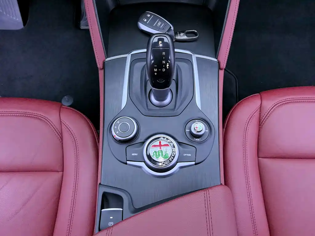 Alfa Romeo Stelvio — миниатюра 10