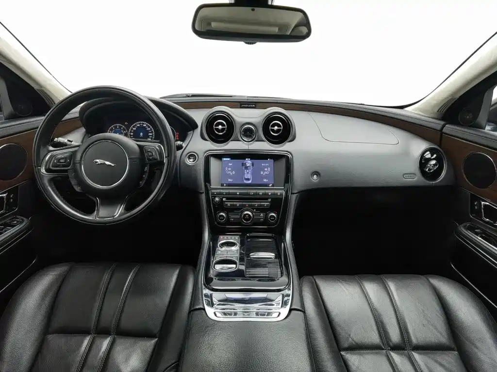 Jaguar XJ — миниатюра 5