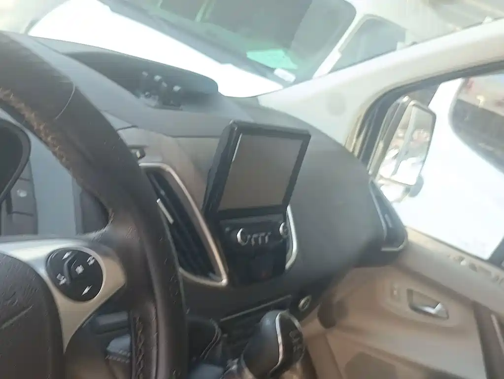 Ford Tourneo — миниатюра 10