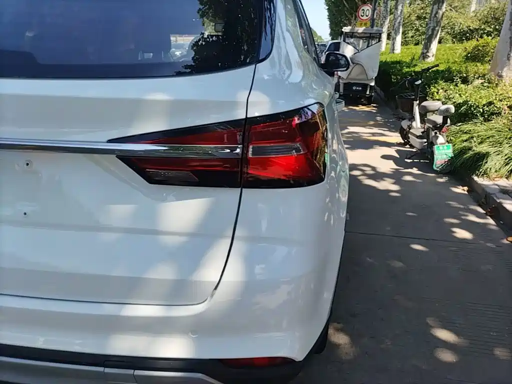 Roewe RX3 — миниатюра 8