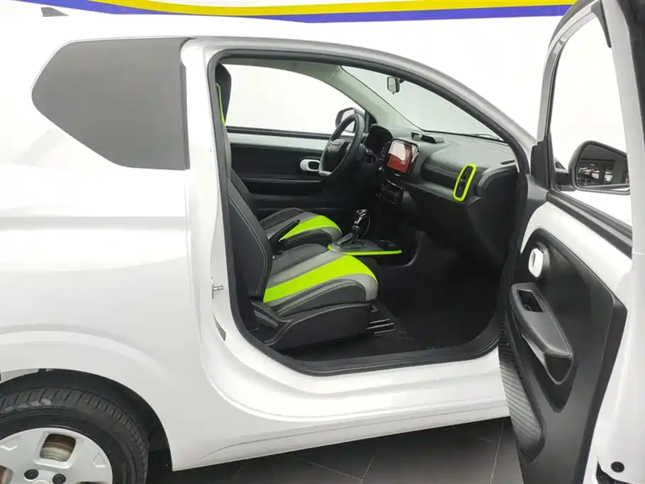 Roewe Clever 2021 302km мест