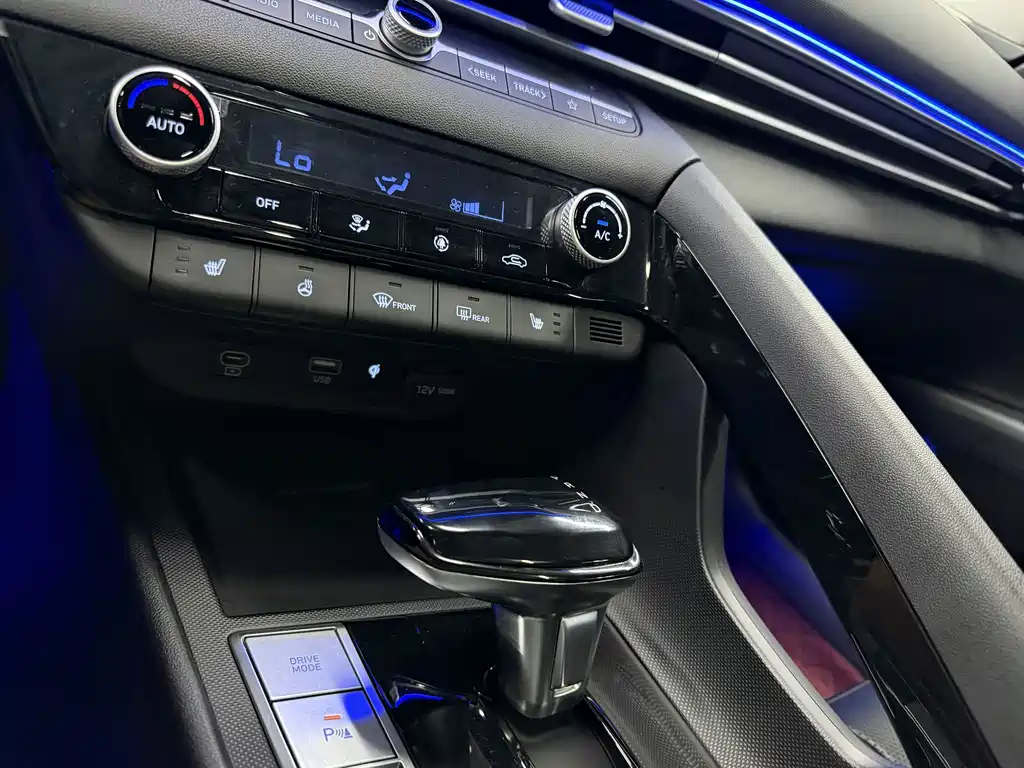 Hyundai Elantra — миниатюра 17