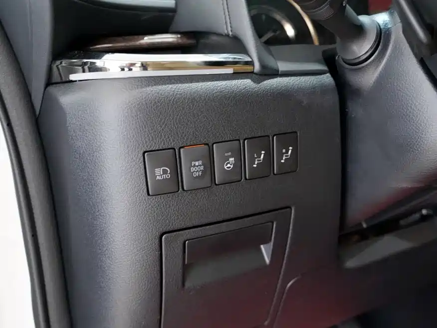 Toyota Vellfire — миниатюра 12