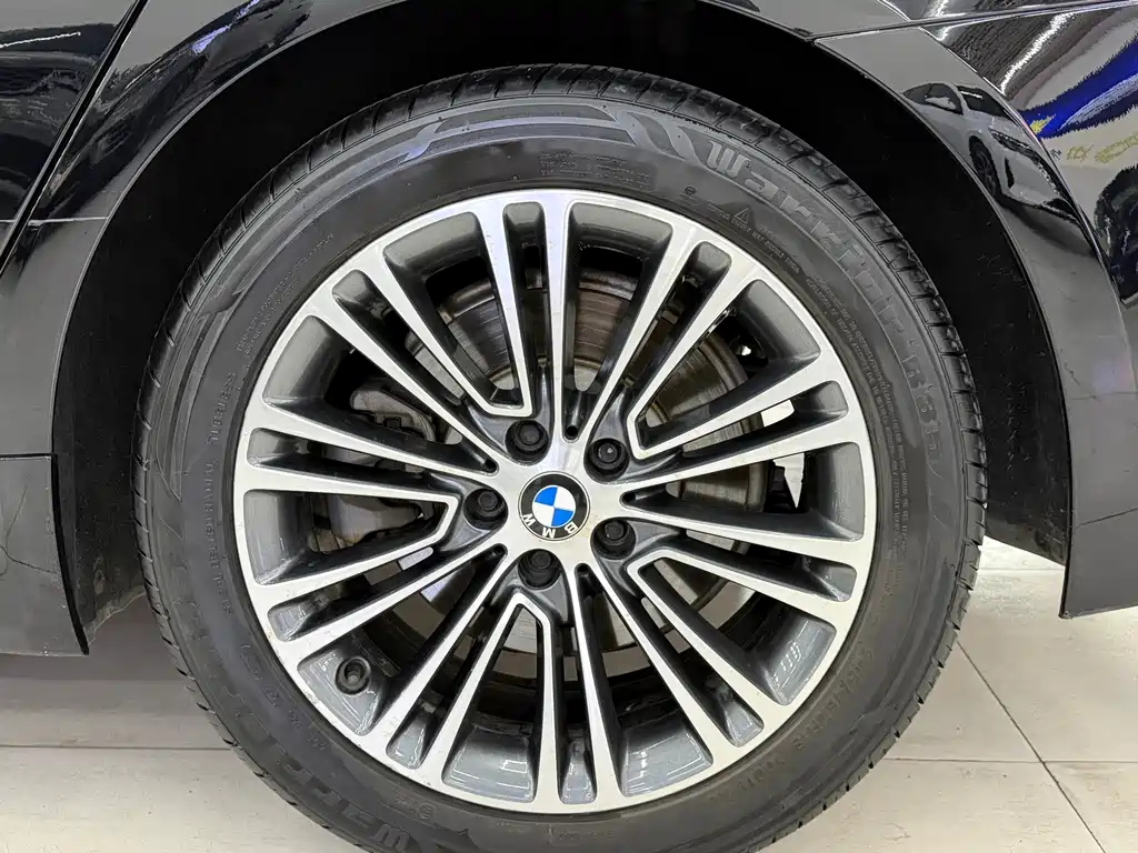BMW 5 Series — миниатюра 10