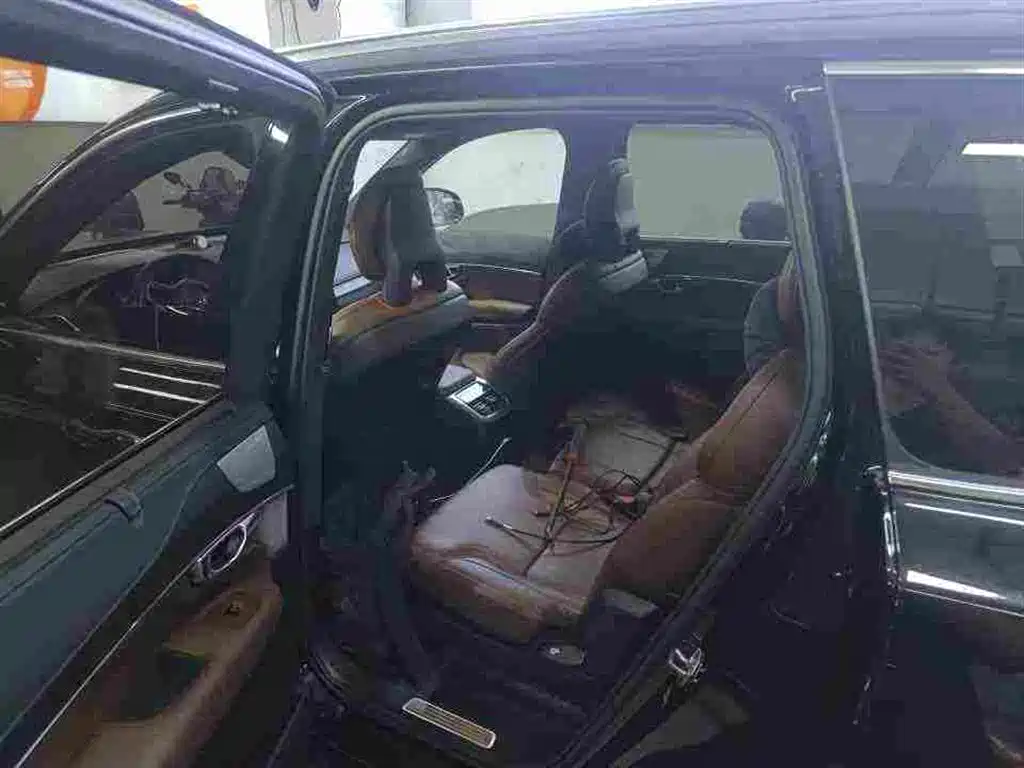 Volvo XC90 PHEV — миниатюра 5