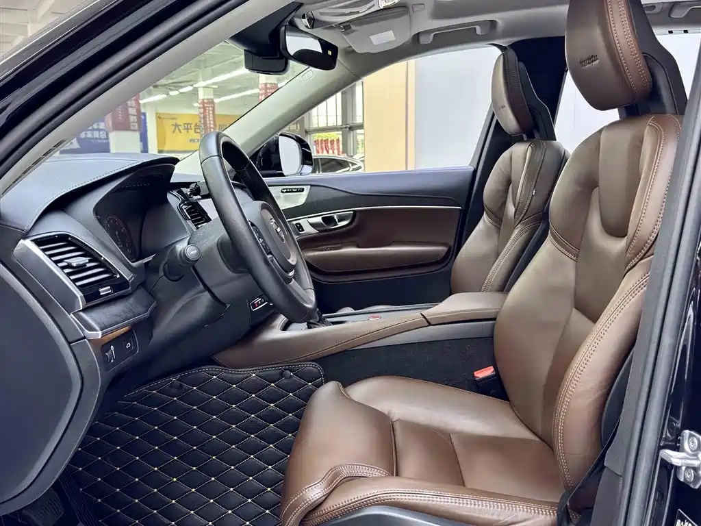 Volvo XC90 — миниатюра 5