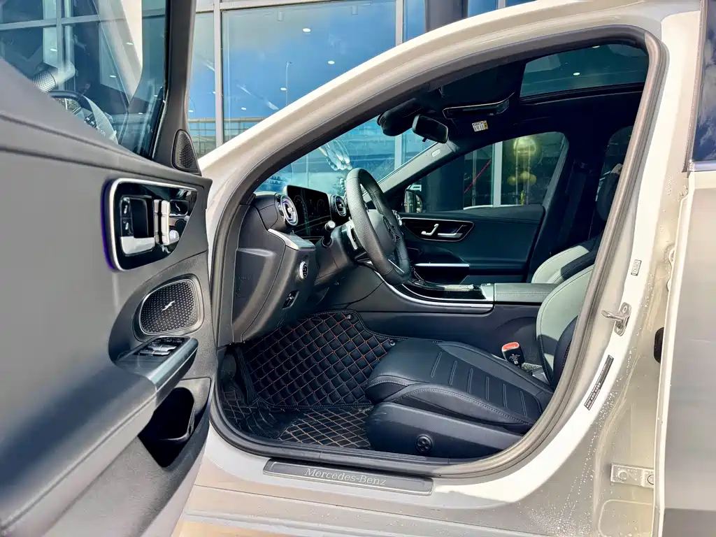 Mercedes-Benz C-Class — миниатюра 6