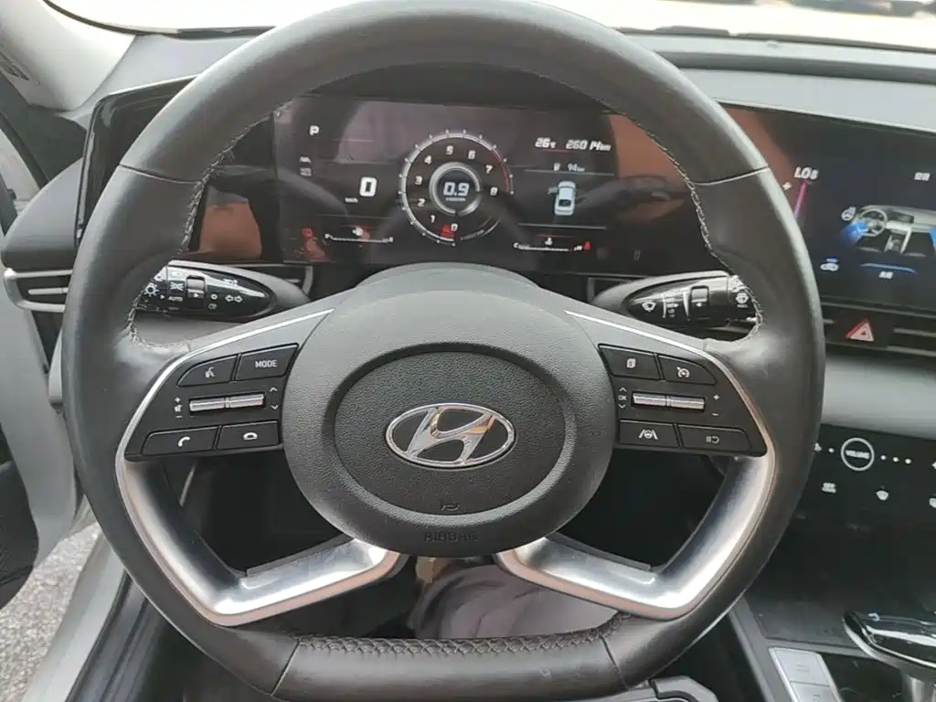 Hyundai Elantra — миниатюра 11