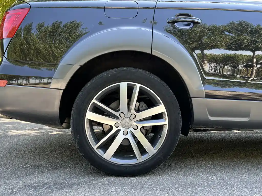 Audi Q7 — миниатюра 10