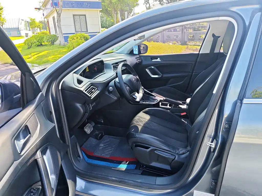 Peugeot 308 — миниатюра 9
