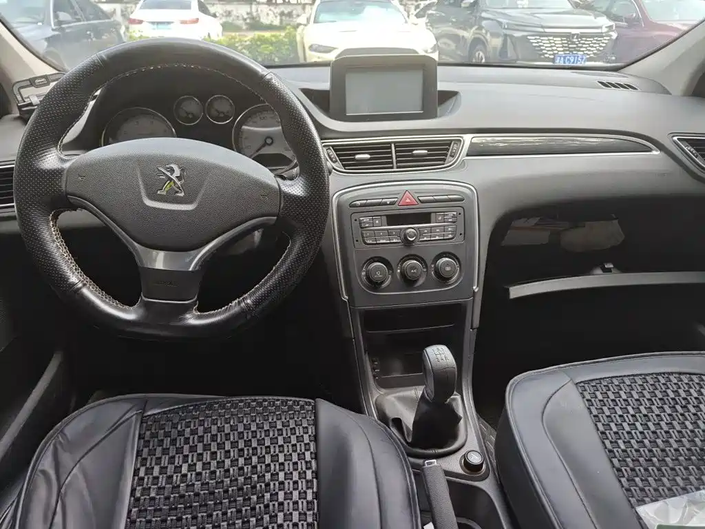 Peugeot 308 — миниатюра 10