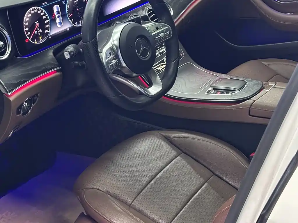 Mercedes-Benz E-Class — миниатюра 8