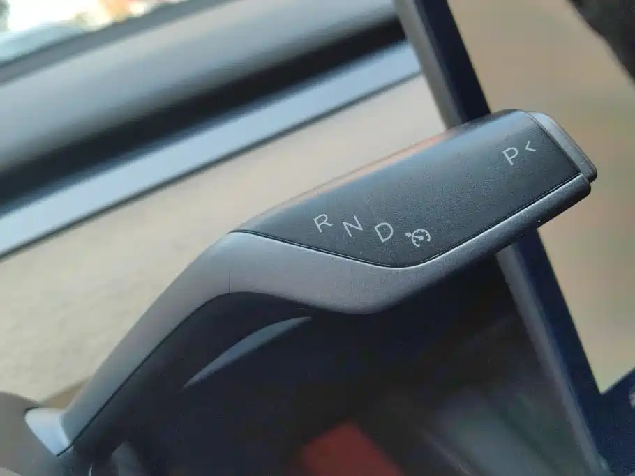 Tesla Model Y — миниатюра 16