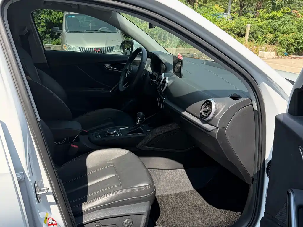 Audi Q2L 2022 35 TFSI Luxury
