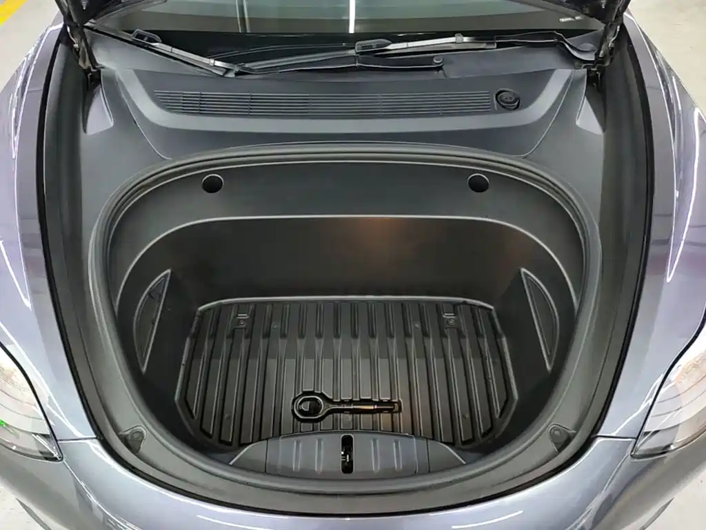 Tesla Model 3 — миниатюра 20