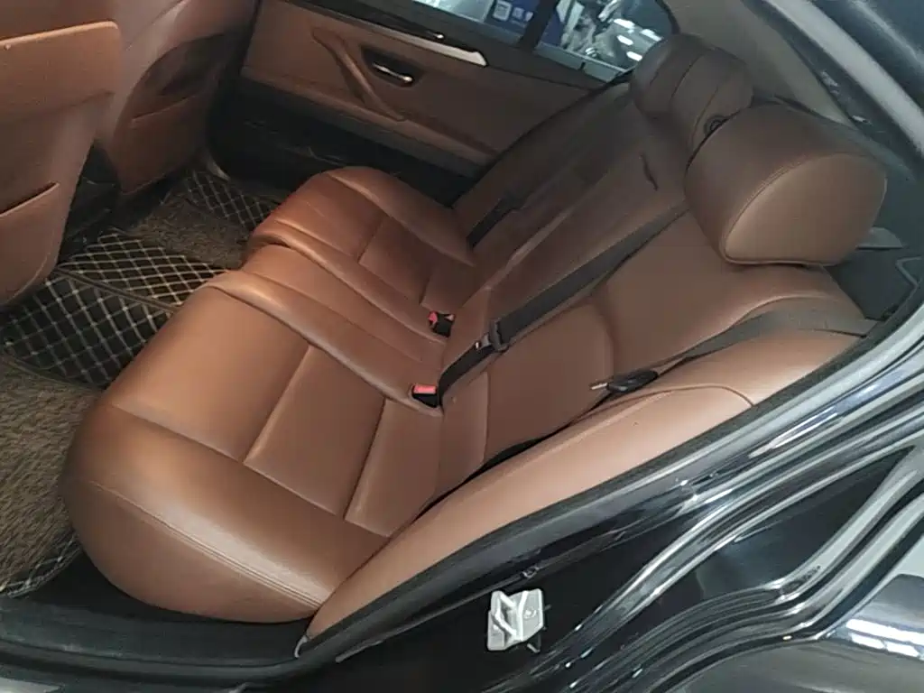 BMW 5 Series — миниатюра 17