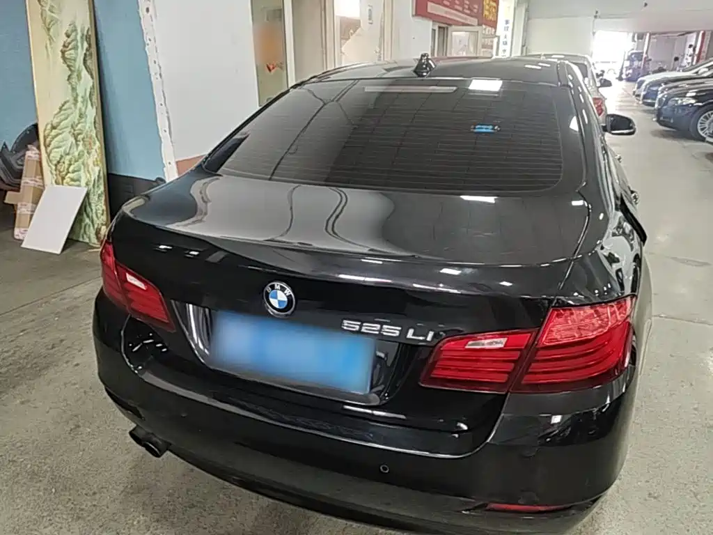BMW 5 Series — миниатюра 6