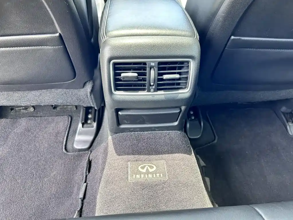 INFINITI Q50L