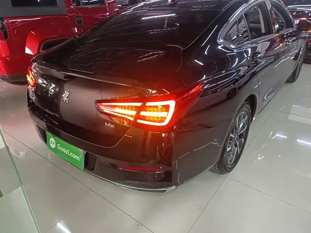 Hongqi Hongqi H5 — миниатюра 6