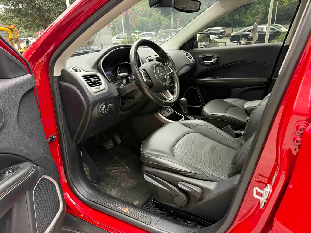 Jeep Compass — миниатюра 8