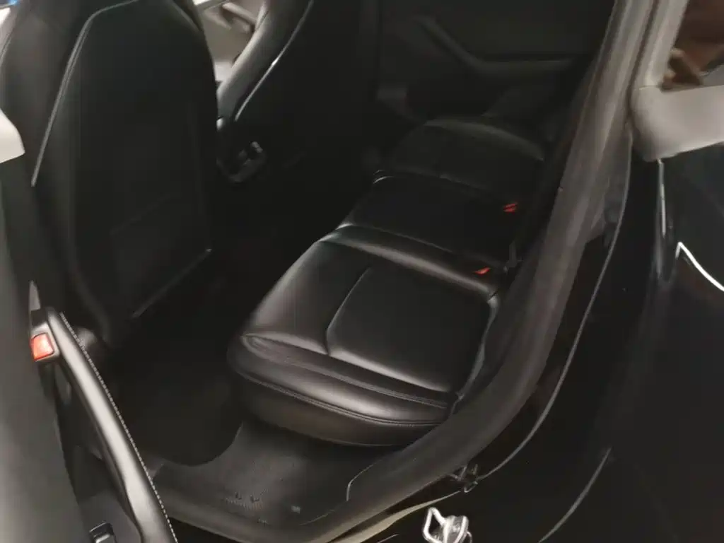 Tesla Model Y — миниатюра 17