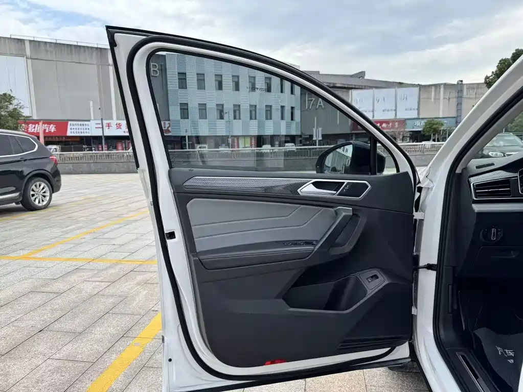 Volkswagen Tiguan X — миниатюра 10