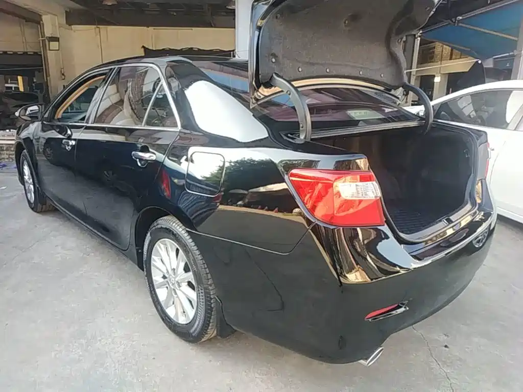 Toyota Camry — миниатюра 5