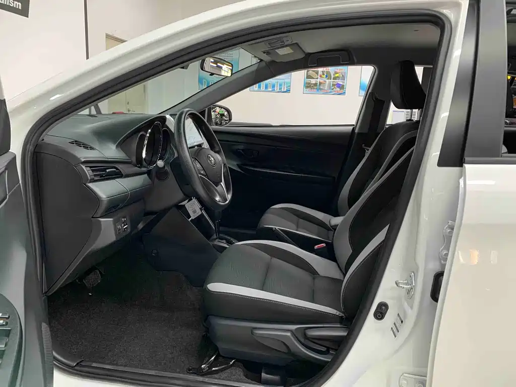 Toyota Yaris L — миниатюра 7