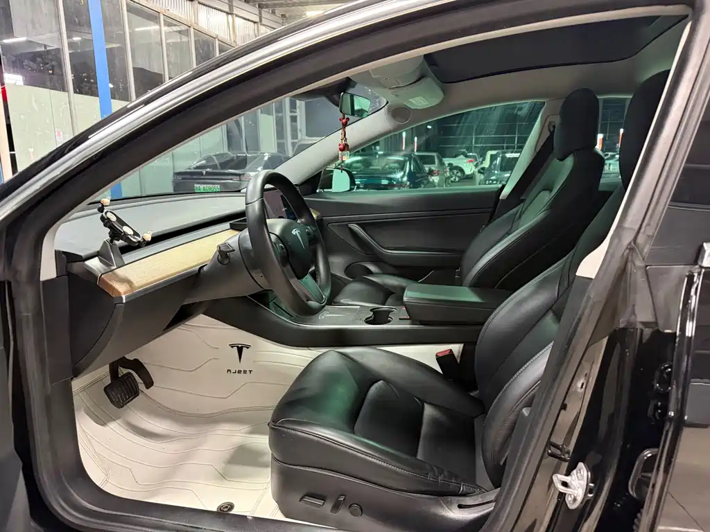 Tesla Model 3 — миниатюра 5