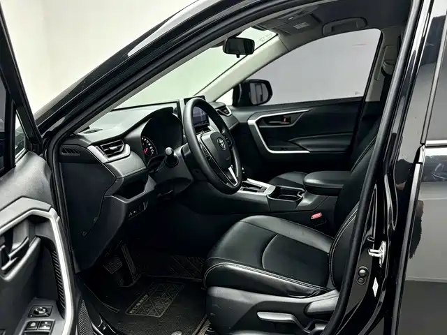 Toyota RAV4 — миниатюра 8