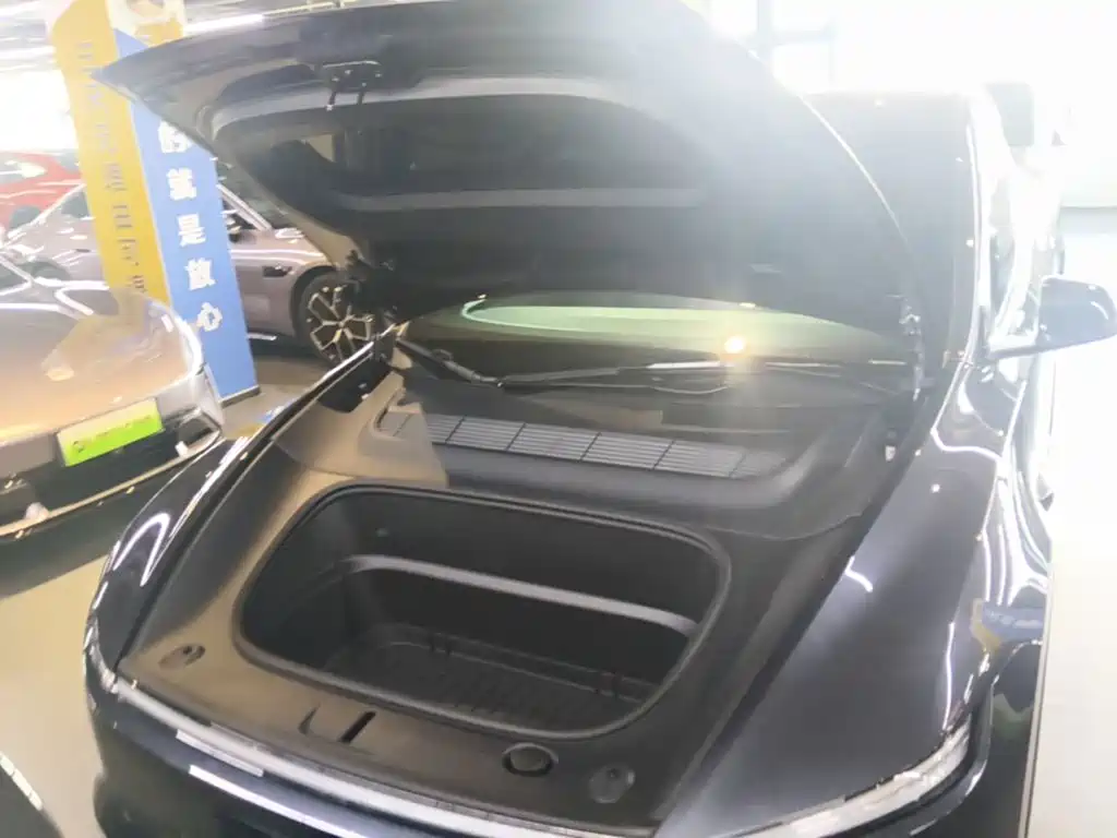 Tesla Model Y L — миниатюра 20