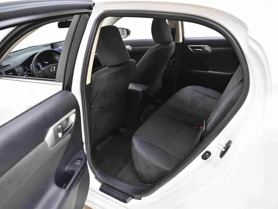 Lexus CT — миниатюра 21