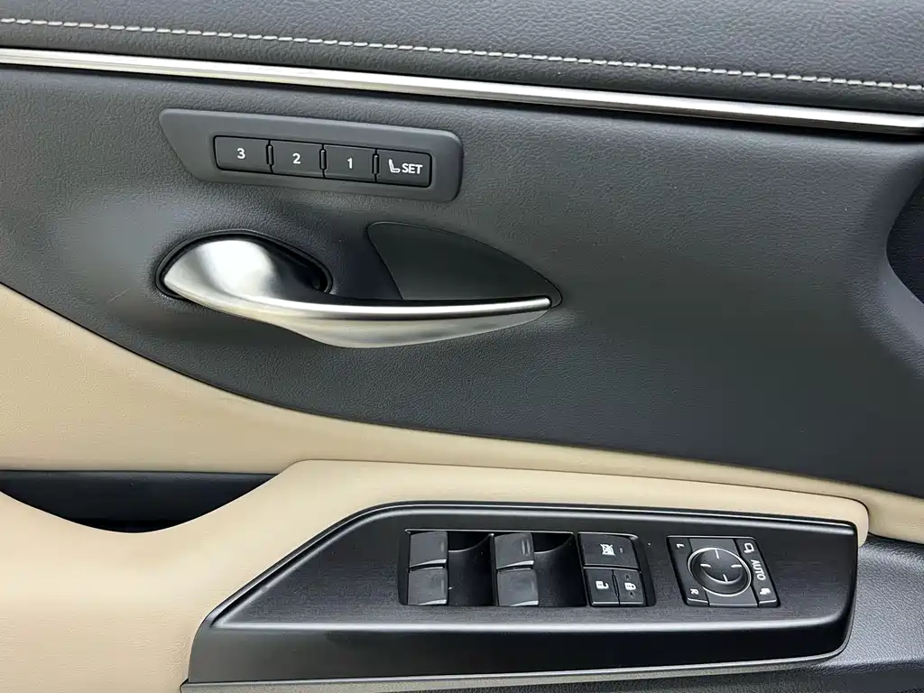 Lexus ES — миниатюра 19