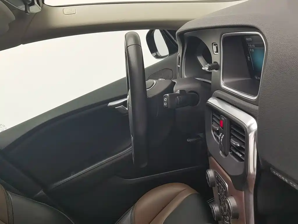 Volvo V40 — миниатюра 22