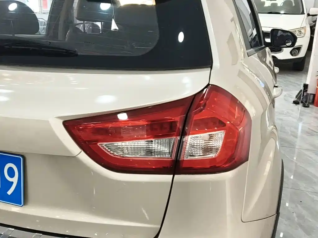 Geely Vision X3 — миниатюра 8