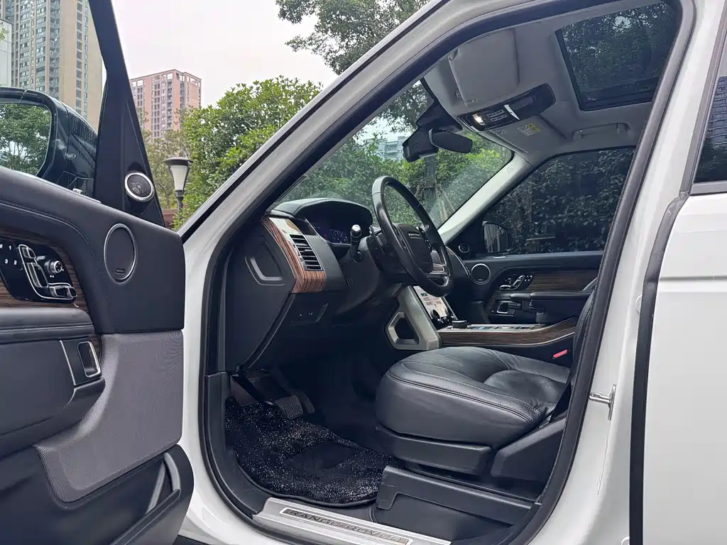 Land Rover Range Rover — миниатюра 8