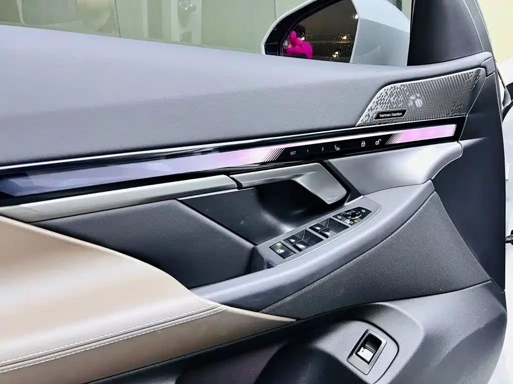 BMW 5 Series — миниатюра 11