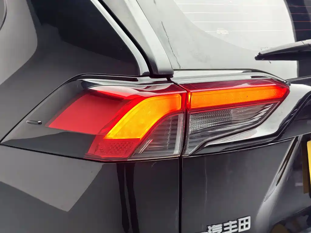 Toyota RAV4 — миниатюра 8