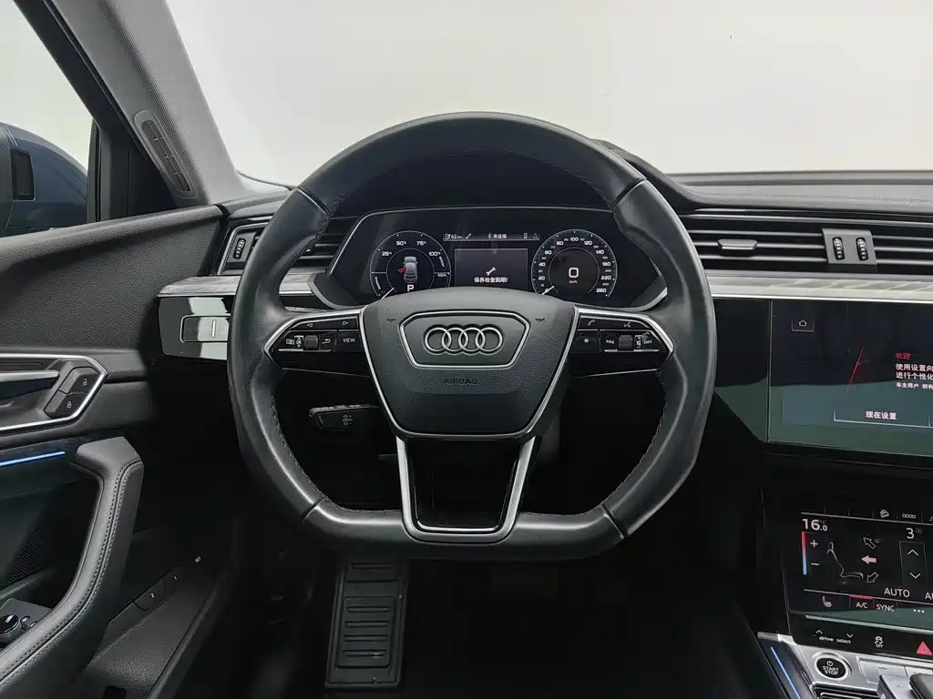 Audi e-tron (Import) — миниатюра 11