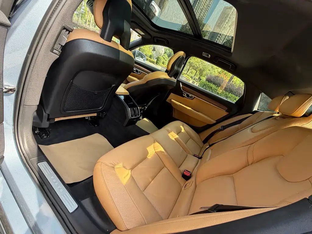 Volvo S90 — миниатюра 8