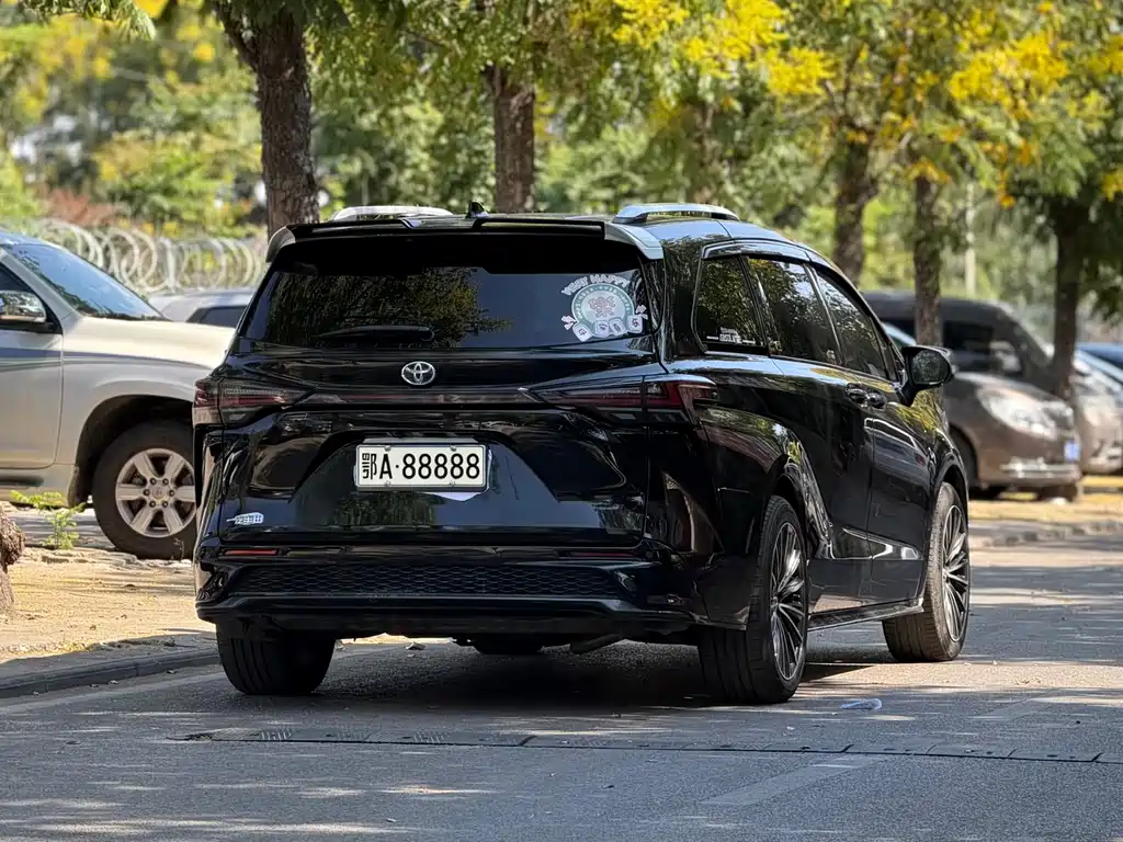 Toyota Granvia — миниатюра 7