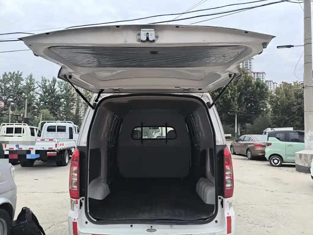 Wuling Hongguang V — миниатюра 19
