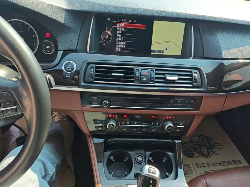 BMW 5 Series — миниатюра 13