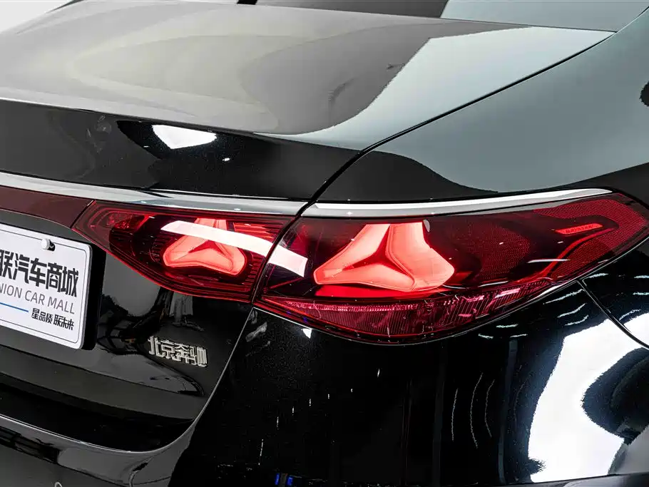 Mercedes-Benz E-Class — миниатюра 8